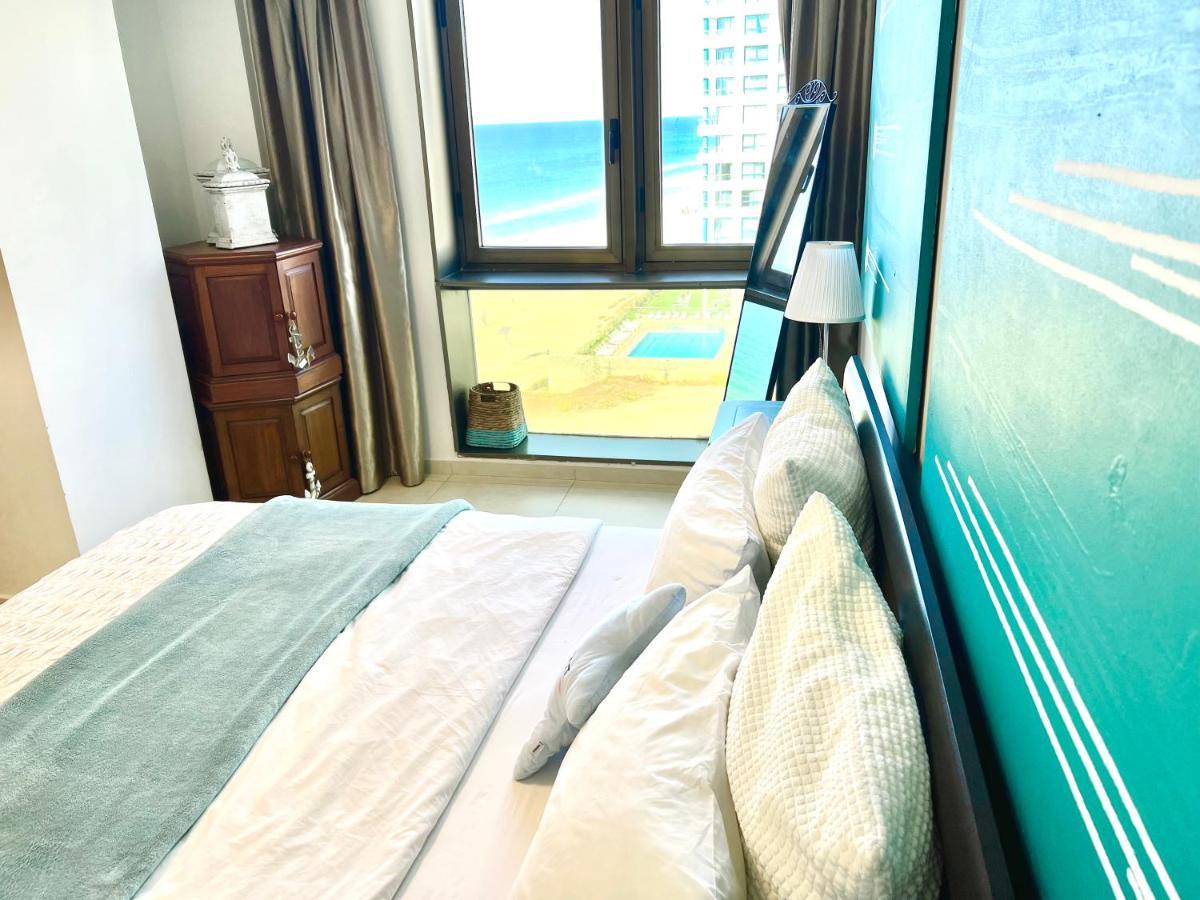 Beach Apartment- Breathtaking Views With Bomb Shelter Herzelia Exteriör bild