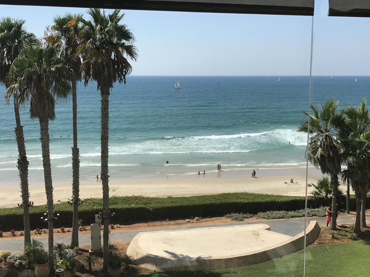 Beach Apartment- Breathtaking Views With Bomb Shelter Herzelia Exteriör bild